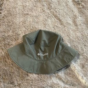 Columbia green bucket hat